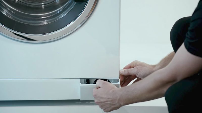 Changer le filtre d'une machine à laver Step02b.jpg